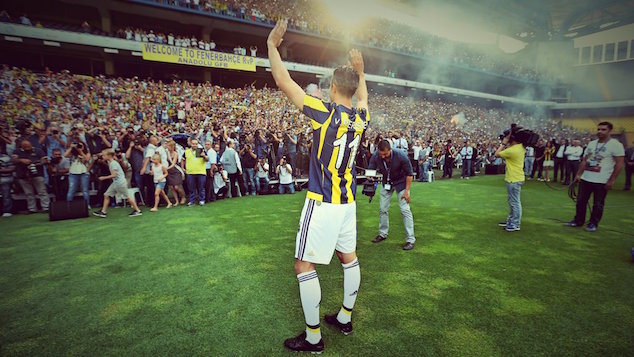 Fenerbahce fans will put a lot on pressure on Van Persie's performances